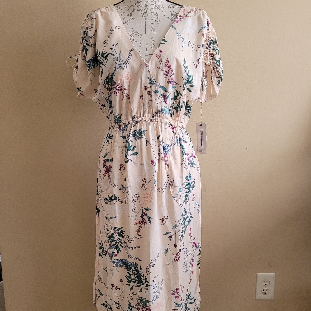 Peyton & Parker Women's Floral V-Neck Dress!